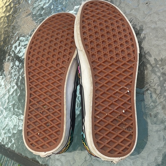 VANS Asher Checkered Rainbow Sneaker
Size 7.5. Excellent like new condition - Picture 5 of 7